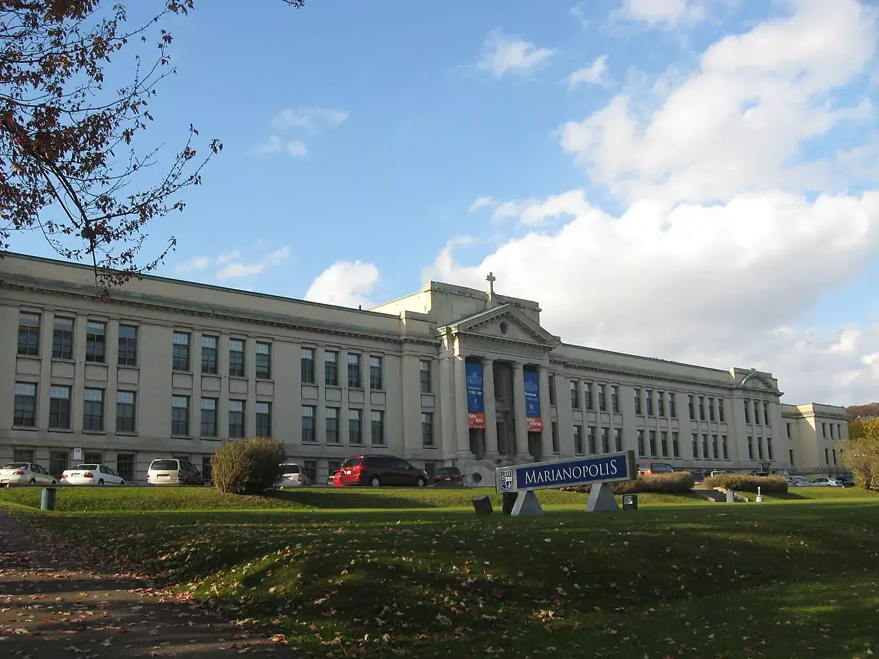 Marianopolis College front entrance